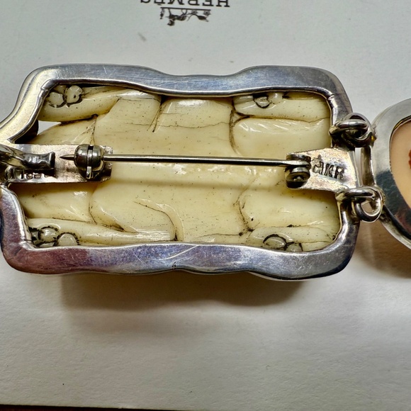 Amy Kahn Russell gorgeous carved rabbit and pink easter agate pendant pin HUGE - Picture 13 of 16